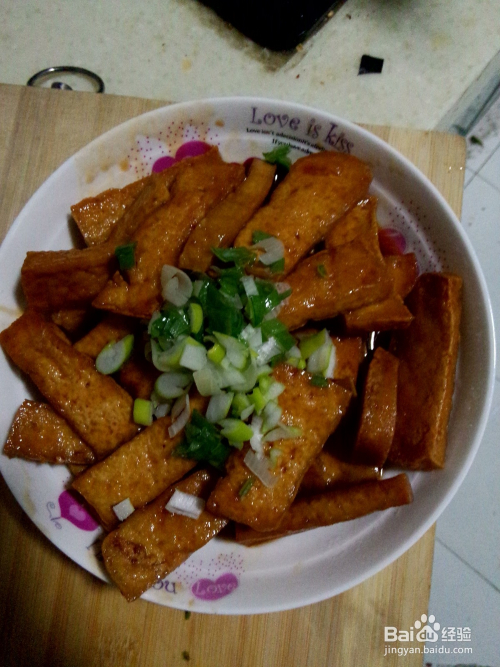 成品圆形脆皮豆腐，家常美食的魅力展现