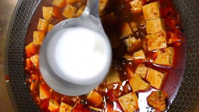 麻辣豆腐凉拌，夏日餐桌上的美味与清爽