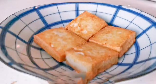 煎草鱼块豆腐，家常美食的鲜美碰撞