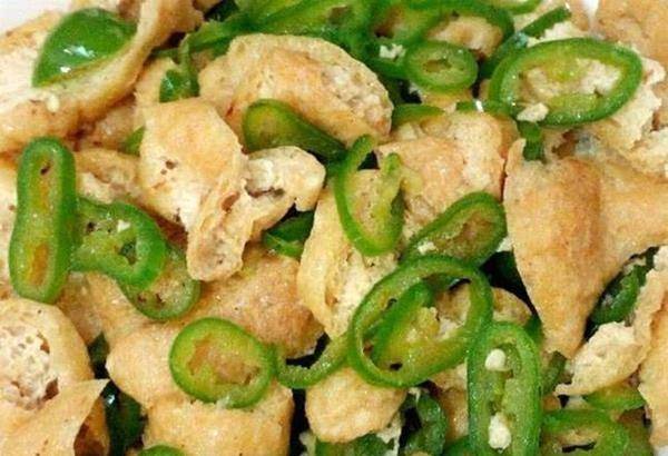 家常美食，条状油豆腐炒青椒，美味与营养的双重享受