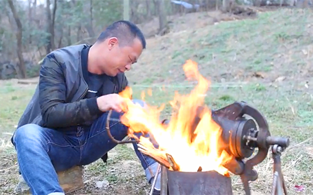 砸锅机炸排骨的做法
