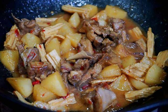 牛脊炖豆腐，滋养身心的一道家常美味