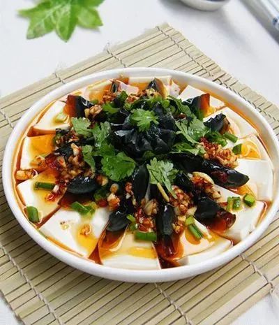 庆阳皮蛋拌豆腐，家常美食的绝妙搭配
