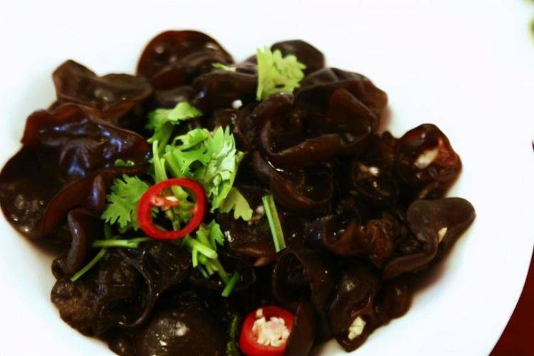 木耳瘦肉汤，滋养身心，简单的家常养生佳品