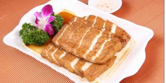 家常美味，水豆腐与熟猪肉的绝妙搭配