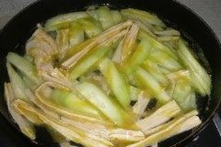 清爽美味，营养均衡，干豆腐黄瓜腐竹汤的制作秘诀