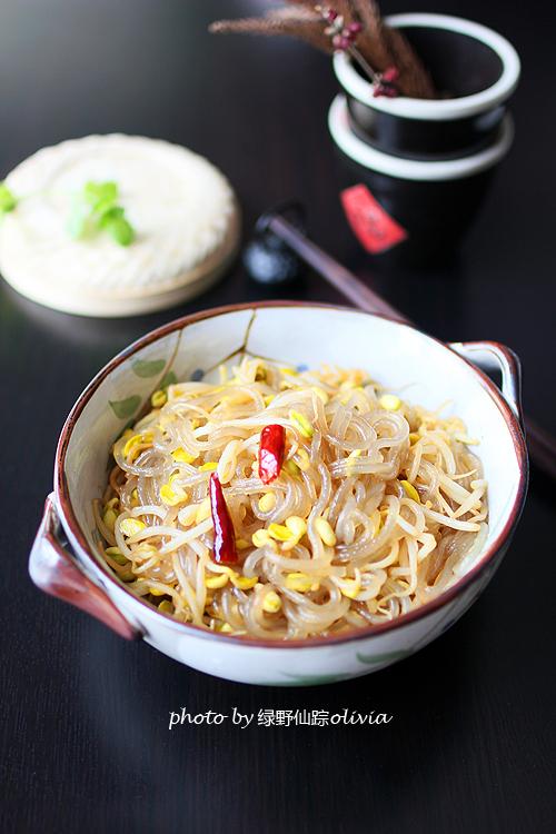 茄香四溢，豆腐滑嫩——茄汁豆腐泡粉条的美味烹饪法