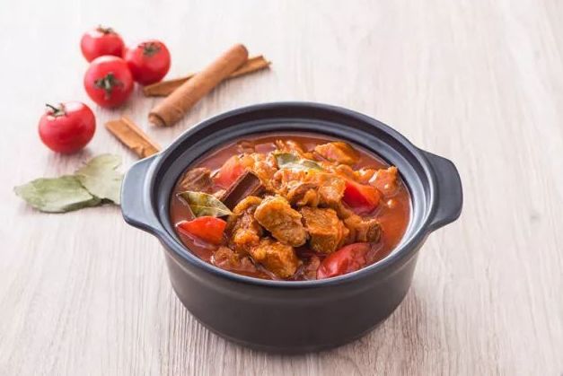 番茄牛腩豆腐煲，温暖心房的美食佳品