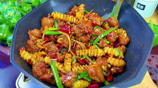 重庆火锅鸡，麻辣鲜香，暖身又滋补的美味佳肴