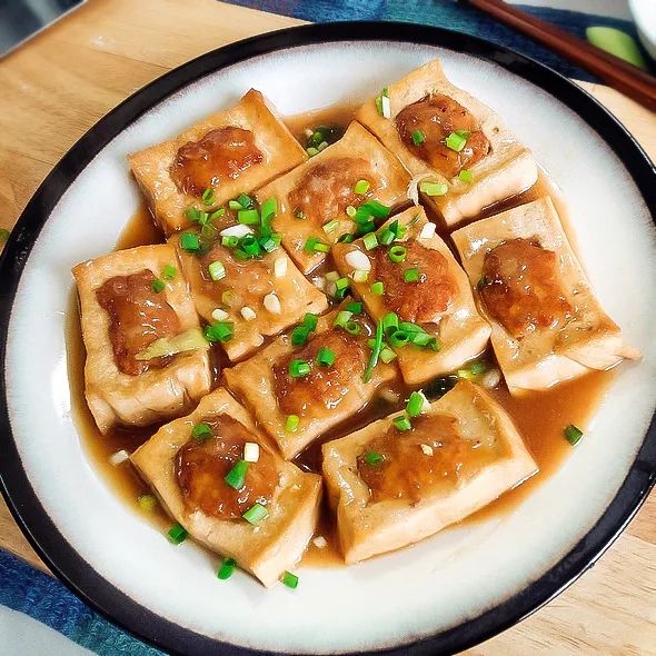 客家煎手工豆腐，传统美食的现代演绎，美味与健康的双重享受