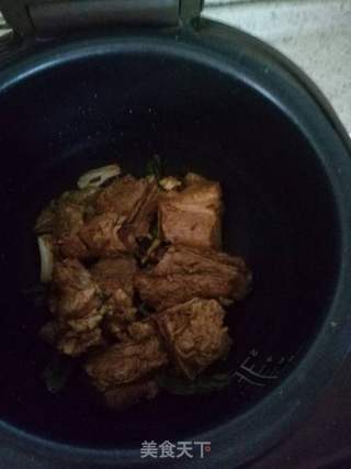 排骨干饭电饭煲的做法