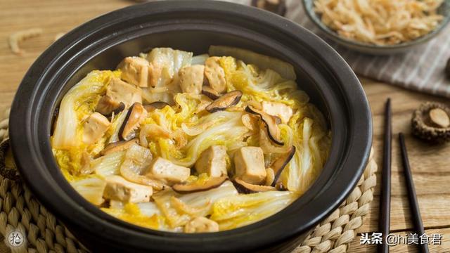 咸肉虾豆腐煲，温暖冬日里的鲜美佳肴
