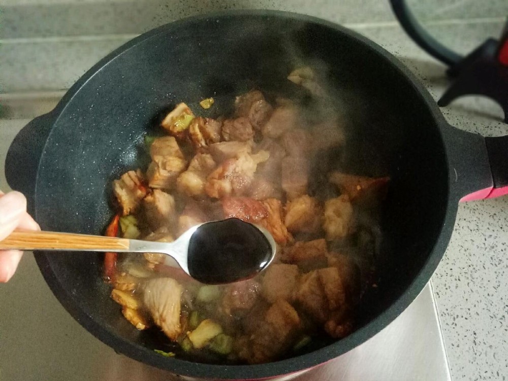 砂锅牛肉烩豆腐，浓郁口感与营养的完美融合