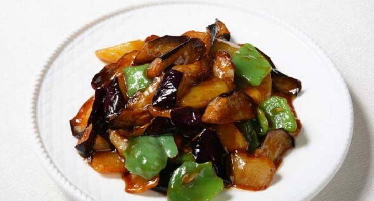 腰果豆腐粒，营养美味，家常菜肴新选择