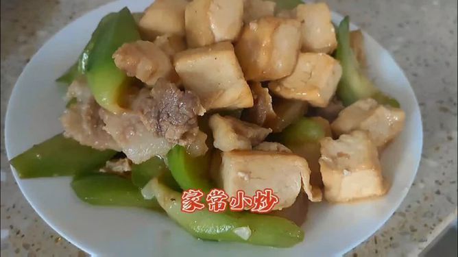 家常炒豆腐泡，简单易学，美味可口的小炒菜谱