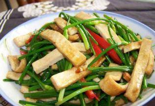 家常美味，韭菜炒豆腐丝，营养均衡的素食佳肴