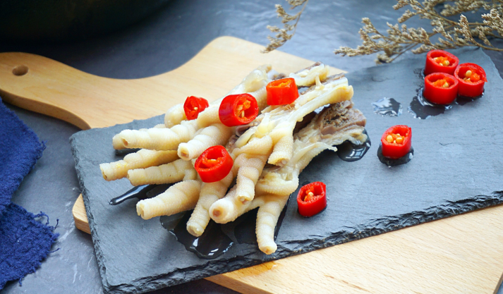 秘制特色鸡爪，口感Q弹，美味难挡，轻松学会自制佳肴！