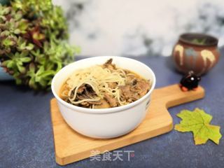 香菇炖鸡豆腐面条的做法