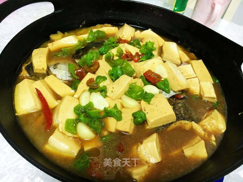 鱼头炖豆腐甜味的做法