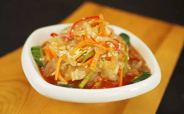 夏日爽口佳肴，凉拌煎豆腐丝的制作与秘诀
