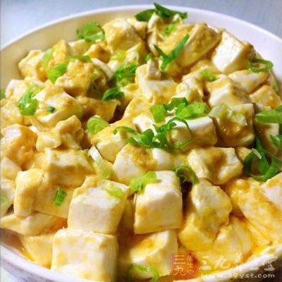 春节家宴上的翡翠佳肴，青菜豆腐这样做，美味又养生