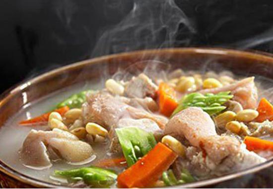 鸡肉炖豆腐，家常美食的温暖力量