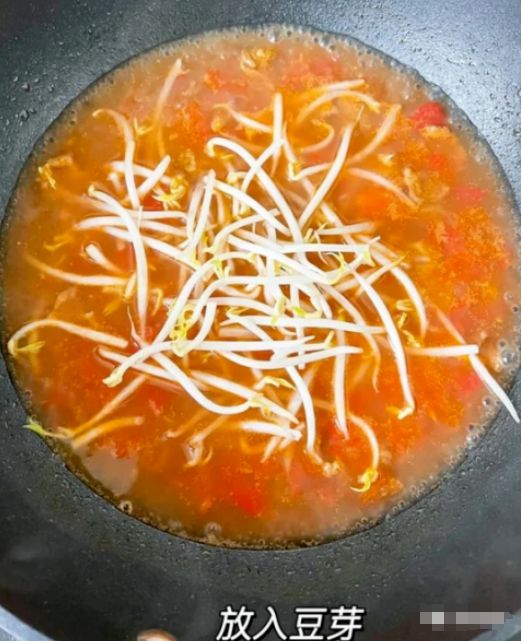 东北豆腐豆芽汤，温暖冬日里的家常美味