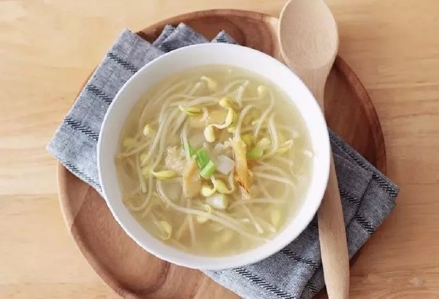 东北豆腐豆芽汤，温暖冬日里的家常美味