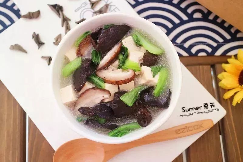 木耳香菇豆腐酿汤，滋养身心的一碗鲜美佳肴