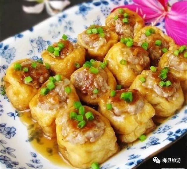 家常美食，猪肉油豆腐黄瓜炖出的美味佳肴