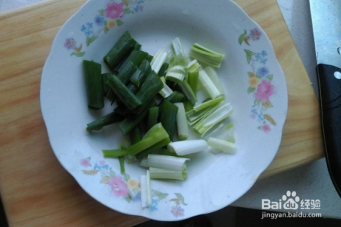 元葱炒豆腐，家常美食的健康新选择
