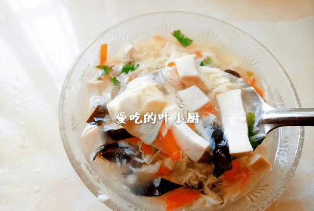 泥鳅豆腐洋葱汤，滋养身心的一碗鲜美汤品