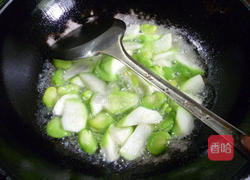 酸汤蚕豆的做法