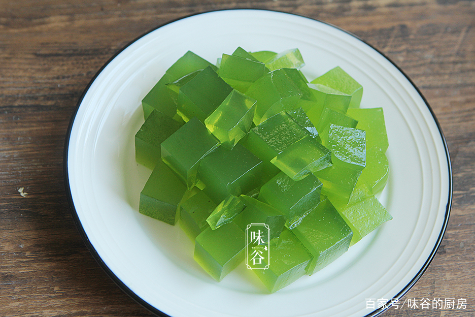 夏日消暑佳品，凉菜抹茶豆腐的制作与鉴赏