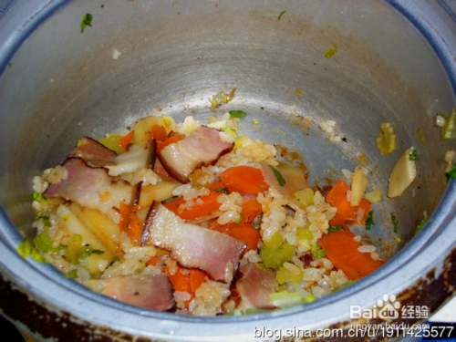 腊肉蒸土豆米饭，传统美食的全新演绎