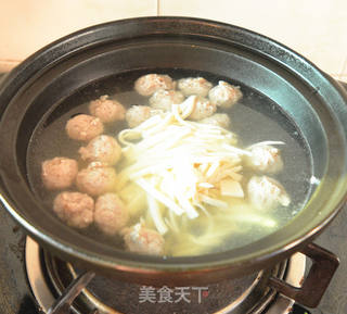 豆腐肉丸煲砂锅，温暖冬日里的家常美味