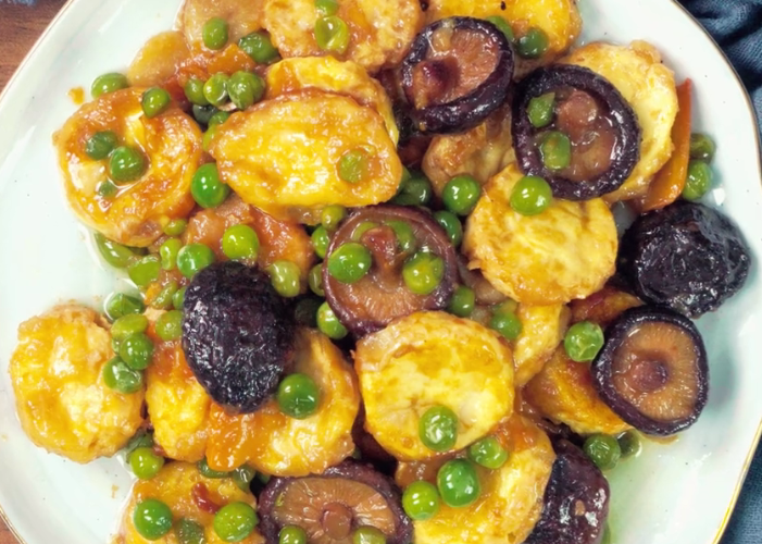 豆腐香菇焖鸡蛋，家常美食的鲜美秘诀
