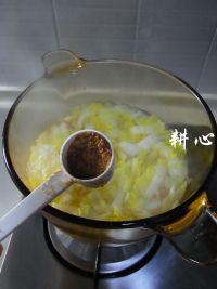 鱿鱼白菜大虾汤的做法