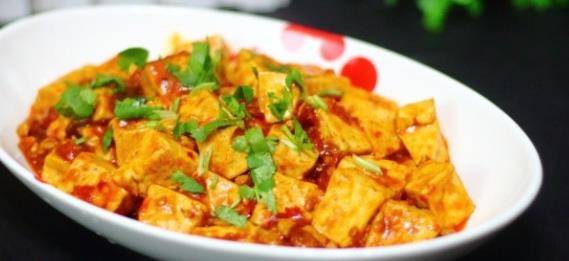 色泽金黄豆腐，家常美食的绝妙做法与营养揭秘