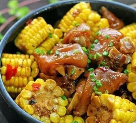 猪蹄炖偶汤，滋补养颜的美食佳品，做法简单又美味