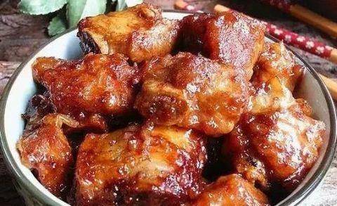煎排骨焖豆腐，家常美食的绝妙搭配