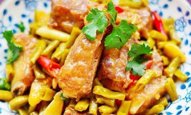 煎排骨焖豆腐，家常美食的绝妙搭配