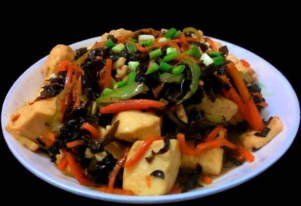 木耳豆腐炖粉丝，滋养身心的一道家常美食