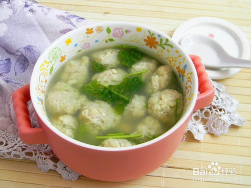 豆腐蚕豆米肉丸汤，温暖家常的美味与营养