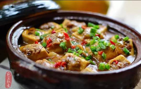 砂锅煮豆腐炖白菜，温暖心灵的美食佳肴