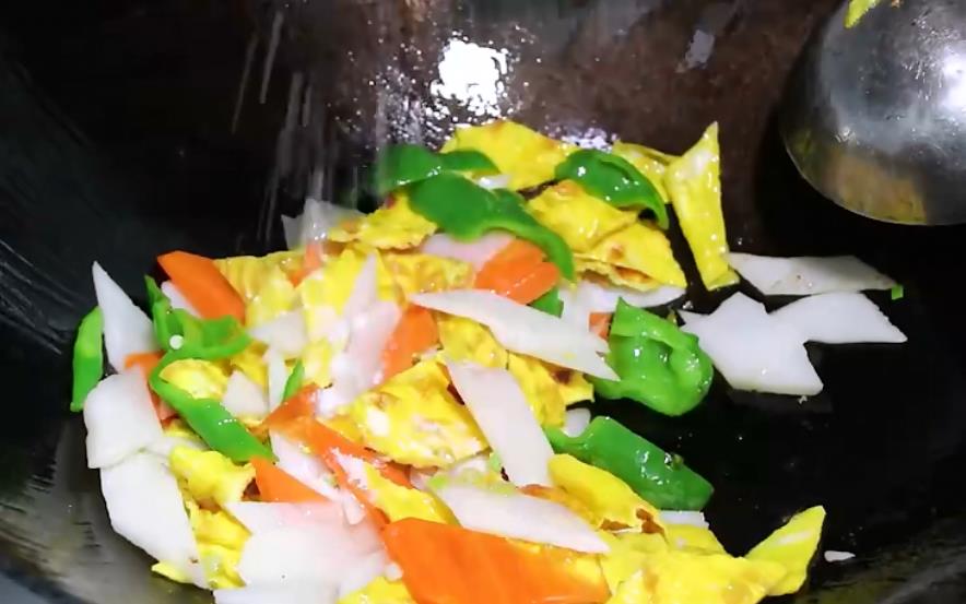 贡菜炒豆腐，清爽素食，营养美味双重享受