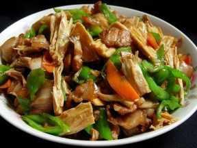 贡菜炒豆腐，清爽素食，营养美味双重享受