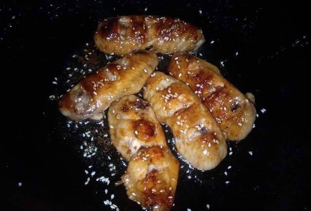 油煎鸡翅的美味秘诀，外酥里嫩，一口咬下满口香！