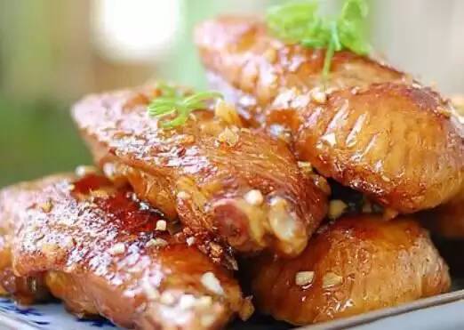 油煎鸡翅的美味秘诀，外酥里嫩，一口咬下满口香！