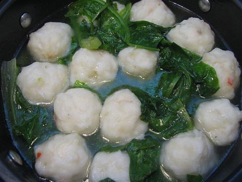 豆腐鱼丸生菜汤的做法